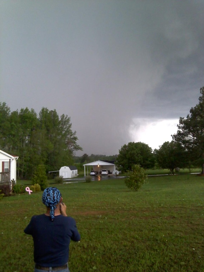 this is a picture of the Tornado that hit flat rock the home u see is 2 doors away from me