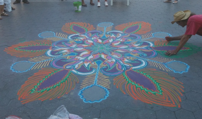 Local artist makes street art in Union Square Park