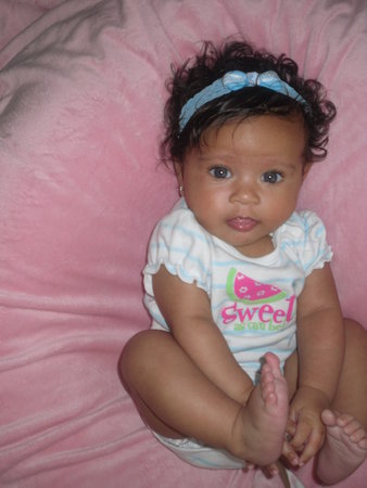 I jus think that this baby is gorgeous idk her but she's beautiful 