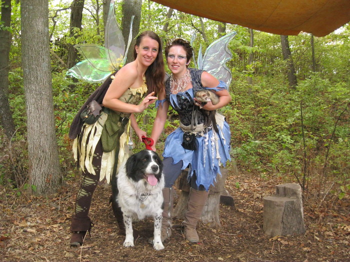Gretchen hobnobbing with fairies at RenFest