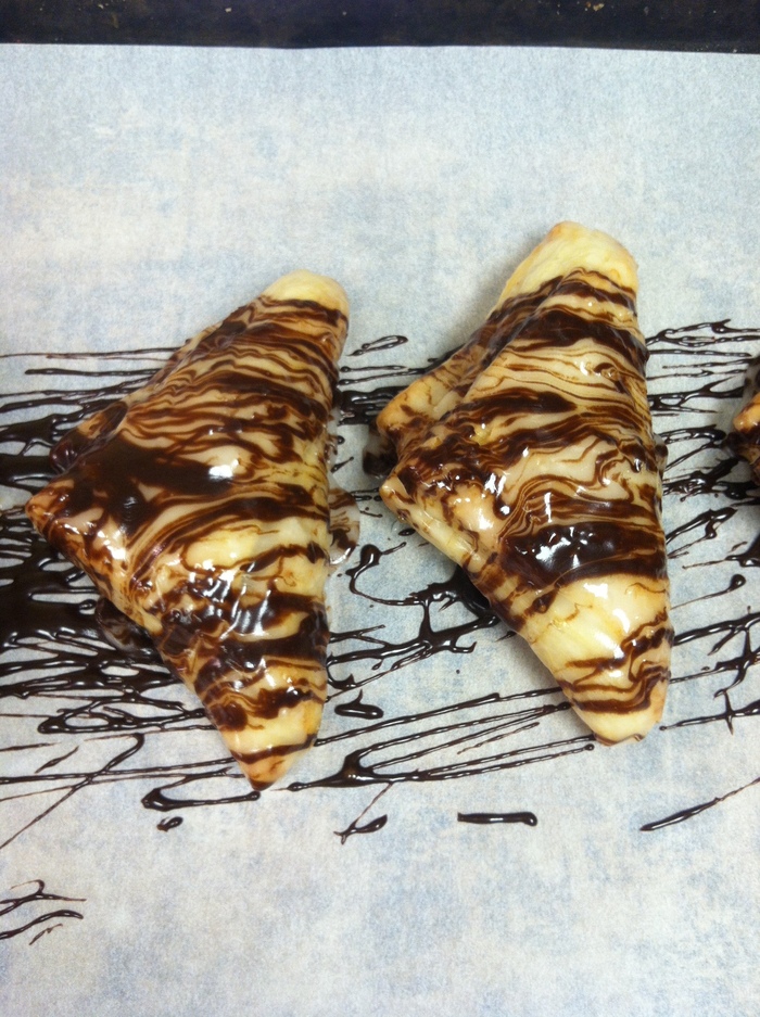 an experiment w/chocolate & turnovers...