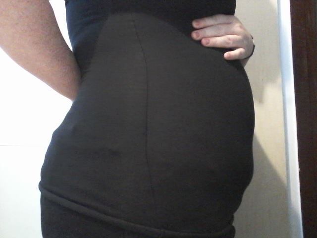 26w1d yesterday. . do any of you ladies might know why I'm not showing much now?