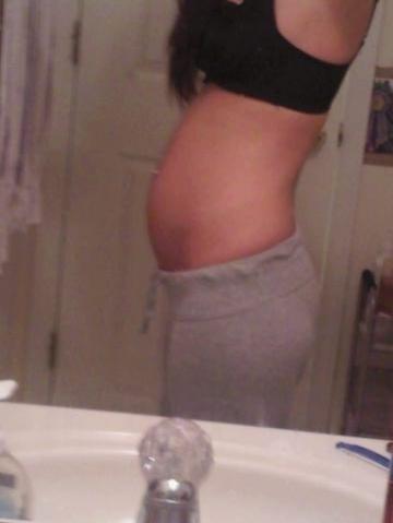 17 weeks 3 days! amazing how much ive grown in one week!! 