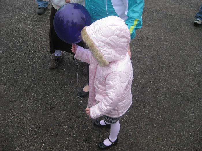 Little Laura with her balloon.