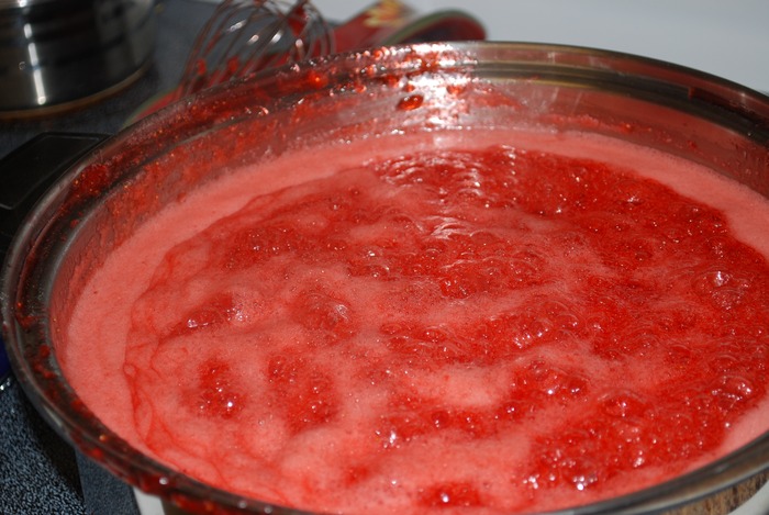 boiling strawberry jam