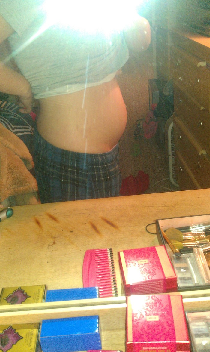 19 weeks,   bigggggg belly, deff not used to it! 