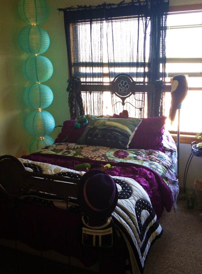 Rys new PB teen bedding and the light we made:)