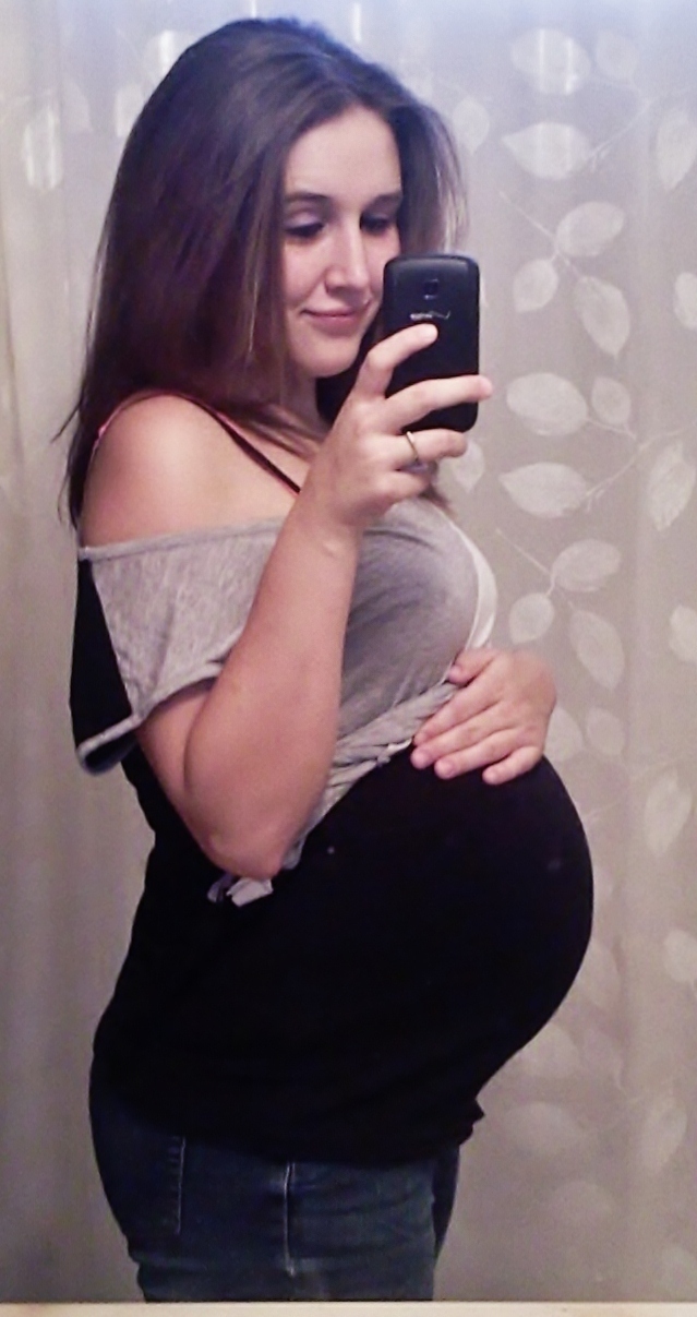 This was me at 33 weeks 4 days with lil baby Brennan (EDD Dec2012)