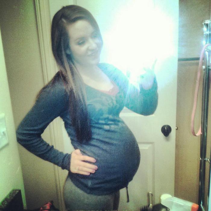 27 weeks, belly's gettin big.