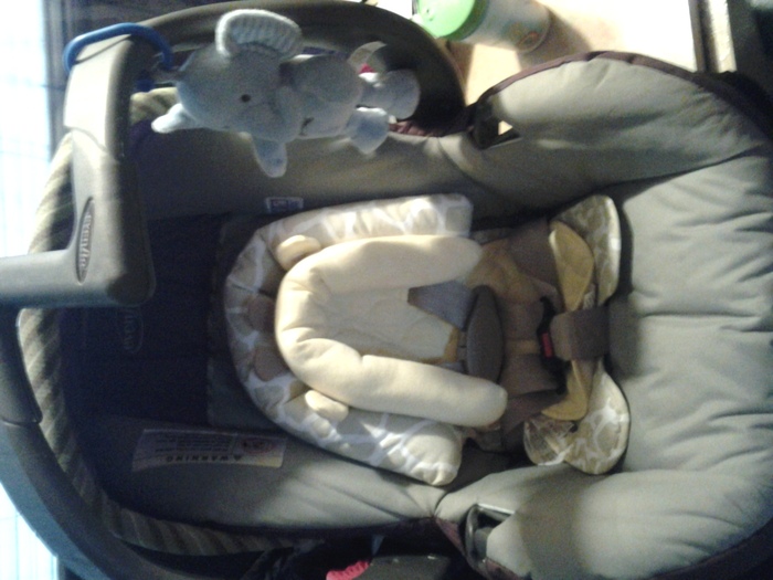 got my baby boy ians car seat all ready (: