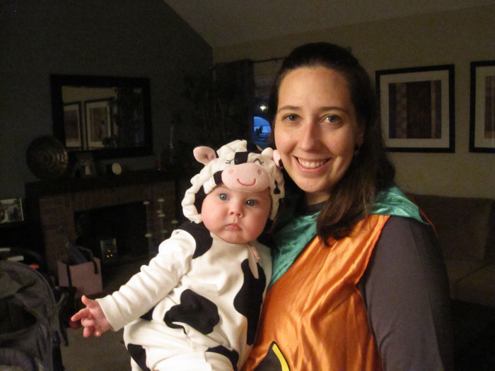 Halloween - 6 months - Lena with Mommy