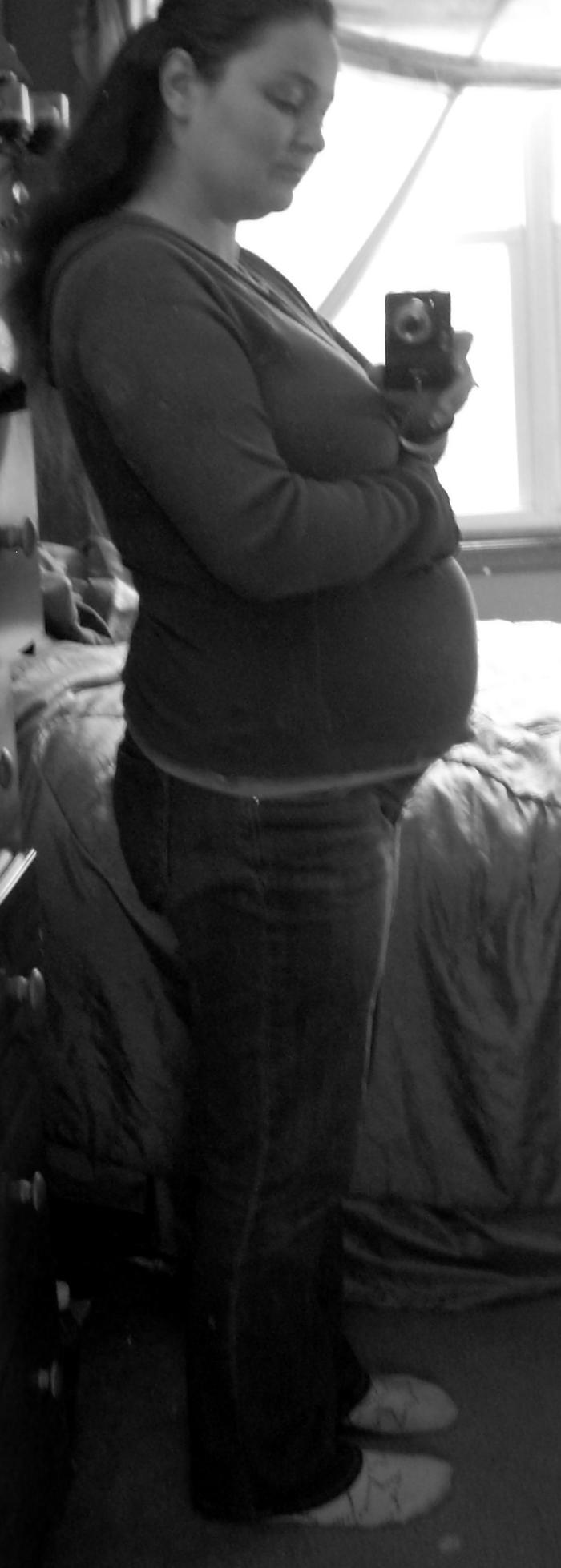 ooh fancy black and white shot at 23 weeks