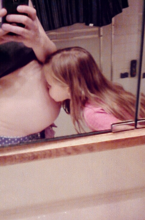Aubrey kissing Lyilah. <3