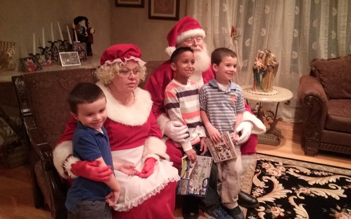 my 3 grandkids, only 1 was missing Gabby was to afraid of g he"real" Santa & Mrs Clause 